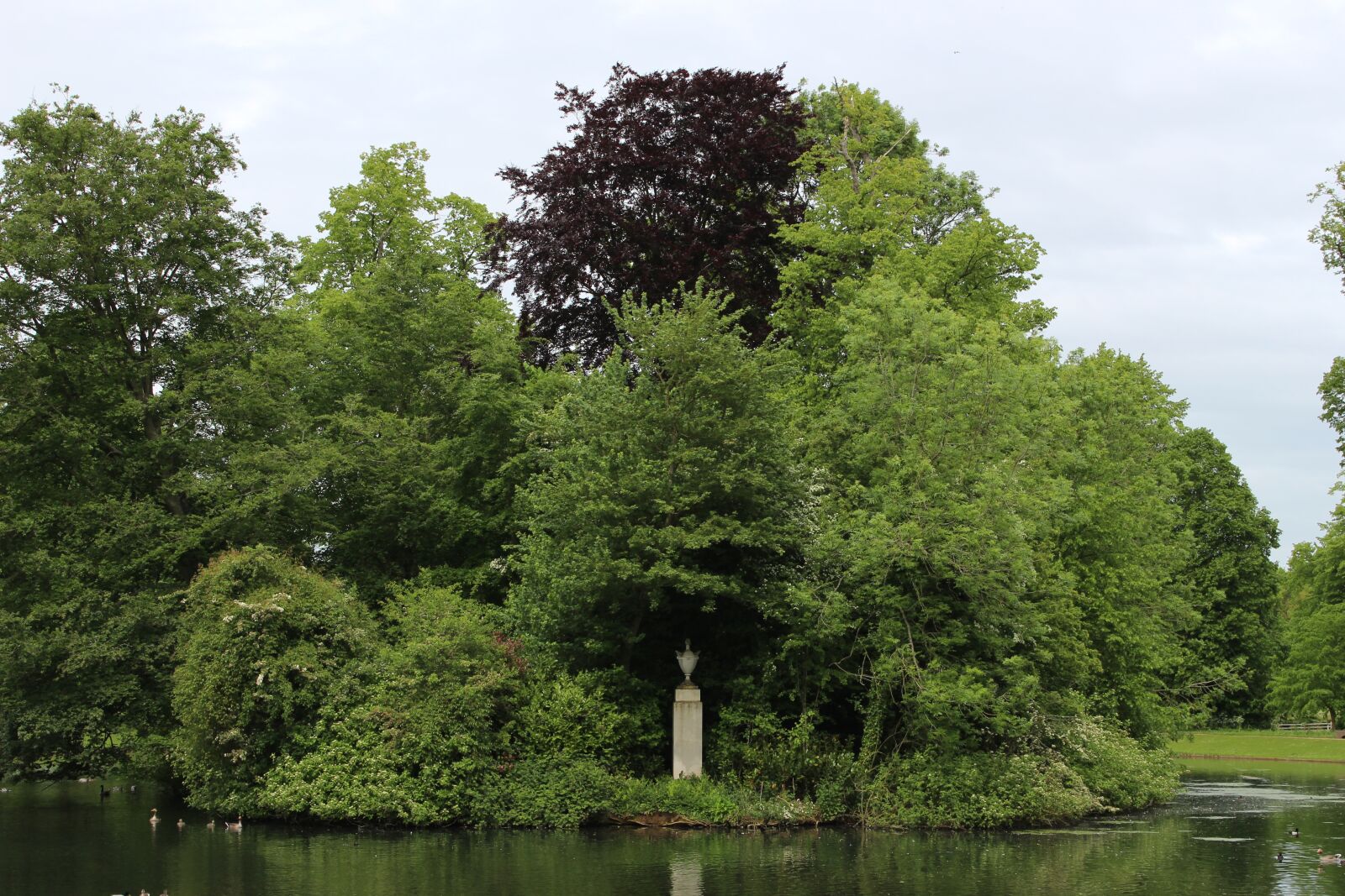 Canon EOS 100D (EOS Rebel SL1 / EOS Kiss X7) sample photo. Lady d, diana, gravestone photography