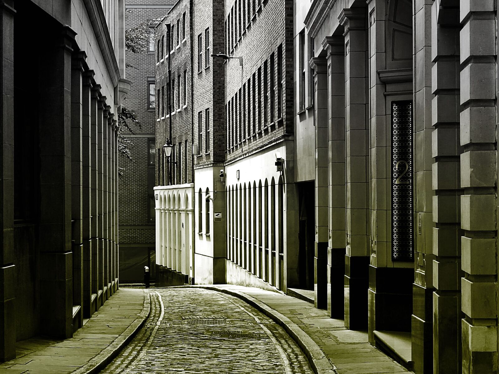 Sony DSC-HX60 sample photo. Alley, architecture, building, monochrome photography