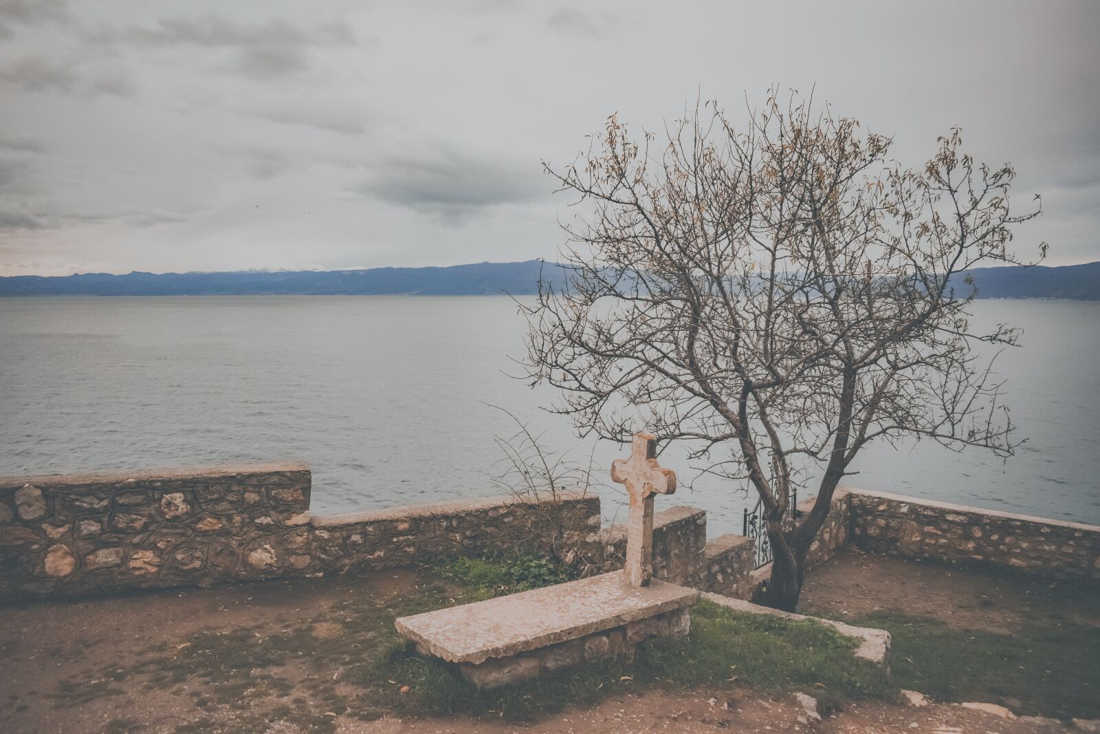 Nikon D3300 sample photo. Tomb, tree, view photography