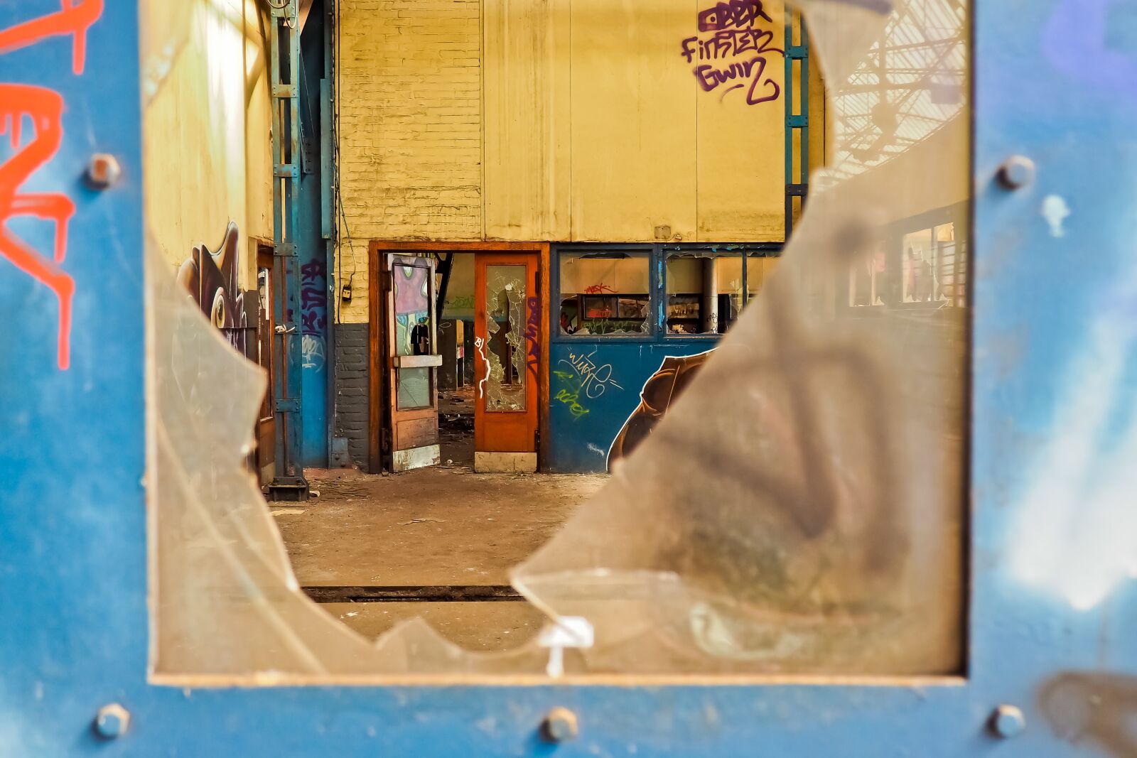 Olympus OM-D E-M10 sample photo. Lost places, hall, pforphoto photography