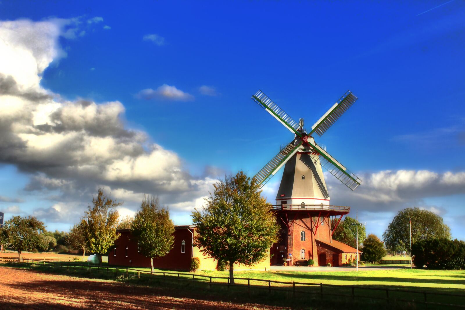 Canon EOS 1300D (EOS Rebel T6 / EOS Kiss X80) sample photo. Windmill, blender, wing photography