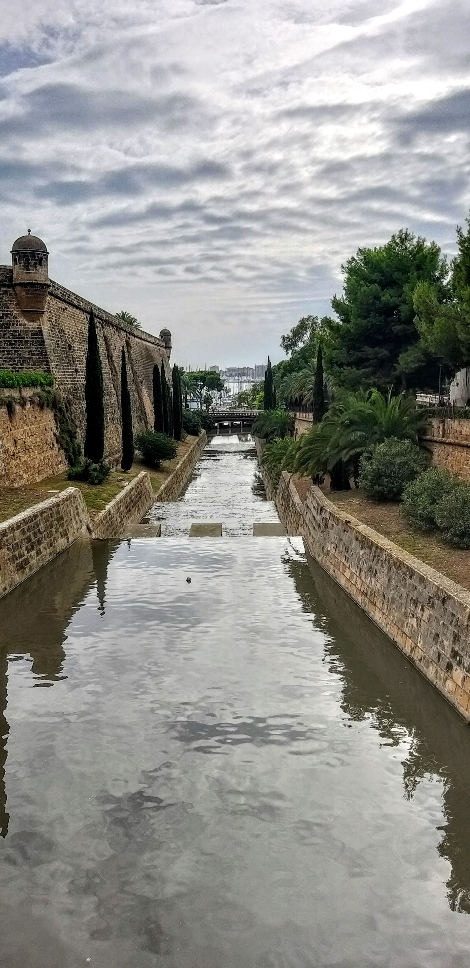 Samsung Galaxy A9 (2018) sample photo. Canal, spain, water photography