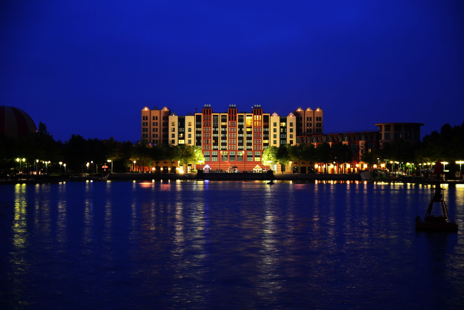 Nikon D5100 sample photo. Disneyland paris, manhatten hotel photography