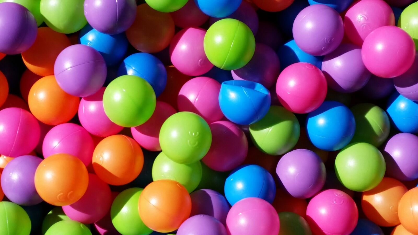 Samsung Galaxy S5 sample photo. Balls, color, play photography