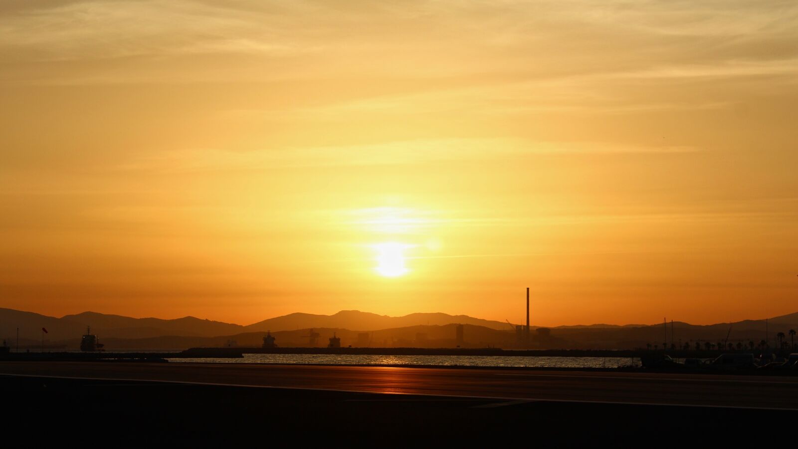 Canon EOS 600D (Rebel EOS T3i / EOS Kiss X5) sample photo. Dawn, dusk, silhouette photography