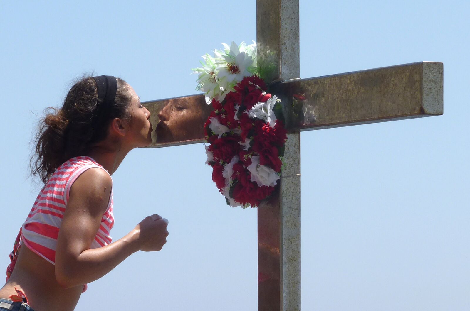 Panasonic Lumix DMC-FZ35 (Lumix DMC-FZ38) sample photo. Religion, kiss, mirror photography