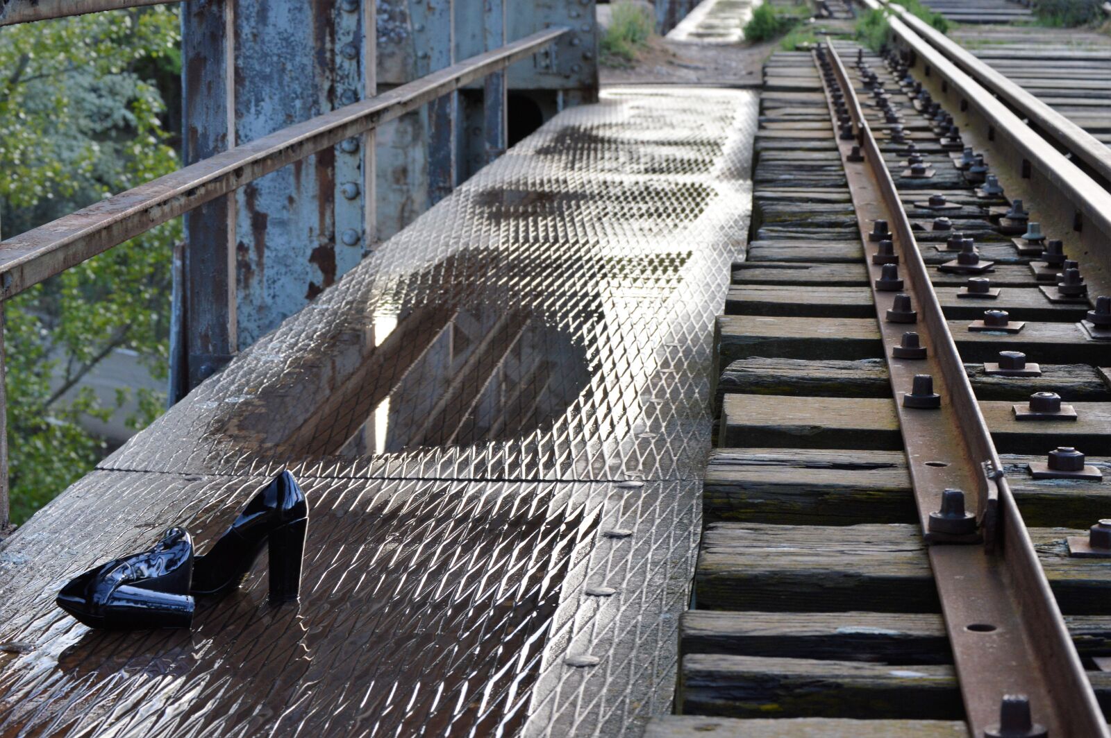 Nikon D3200 sample photo. Train tracks, abandoned, rail photography
