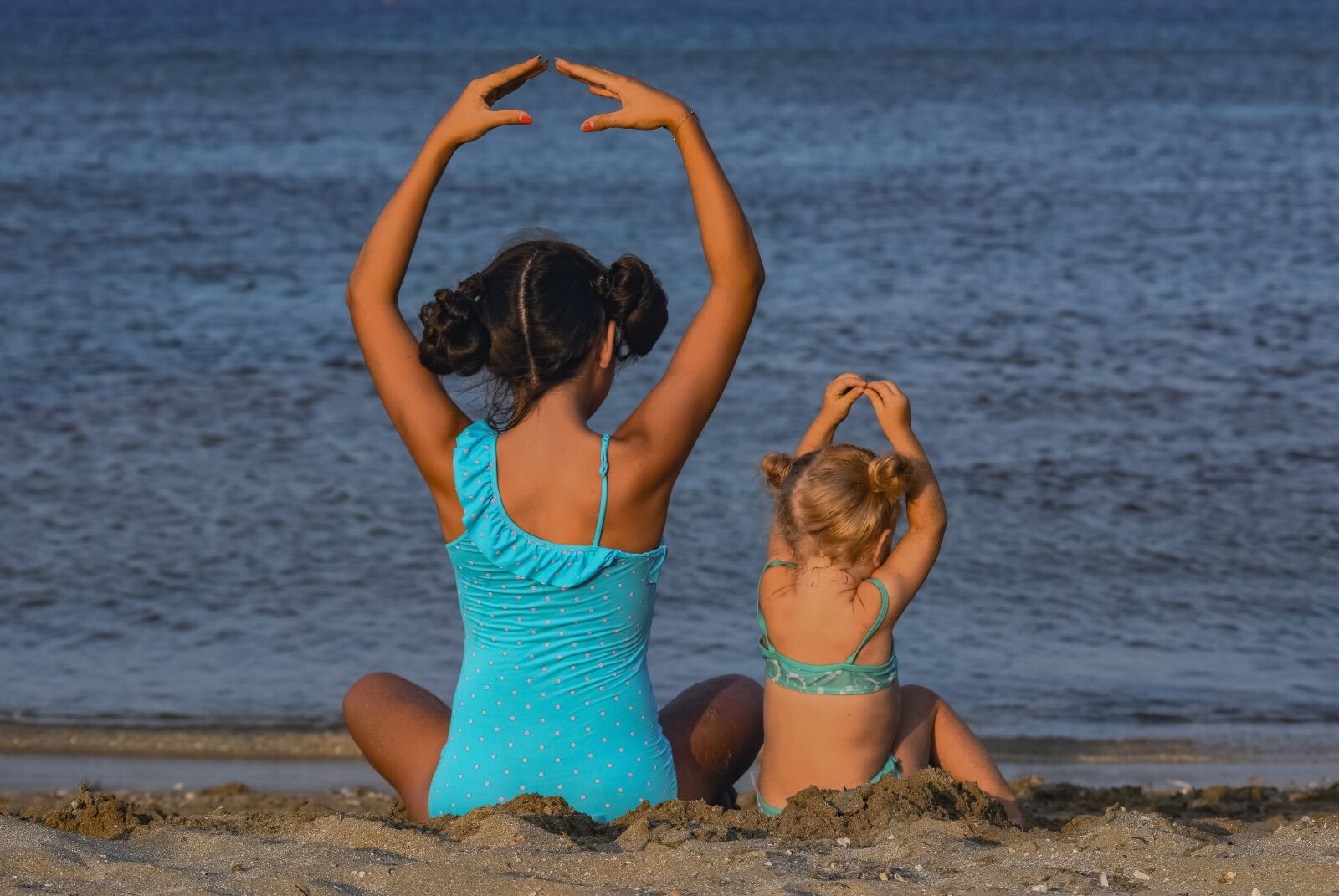 Nikon D3300 sample photo. Sisters, love, beach photography