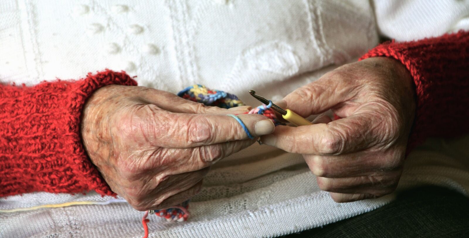 Nikon D5200 sample photo. Knitting, hand, older person photography