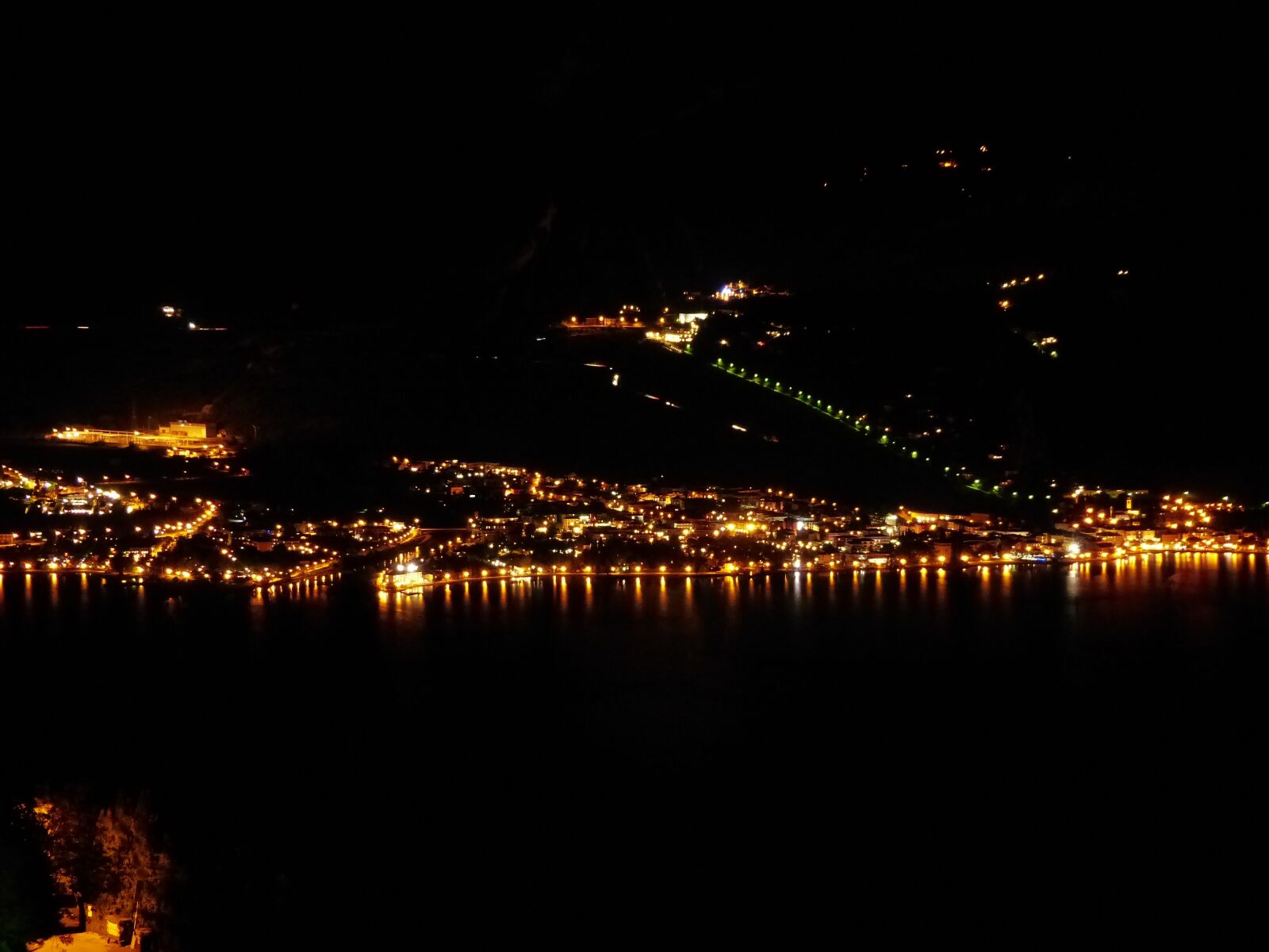 Panasonic Lumix DMC-FZ200 sample photo. Torbole, at night, coast photography