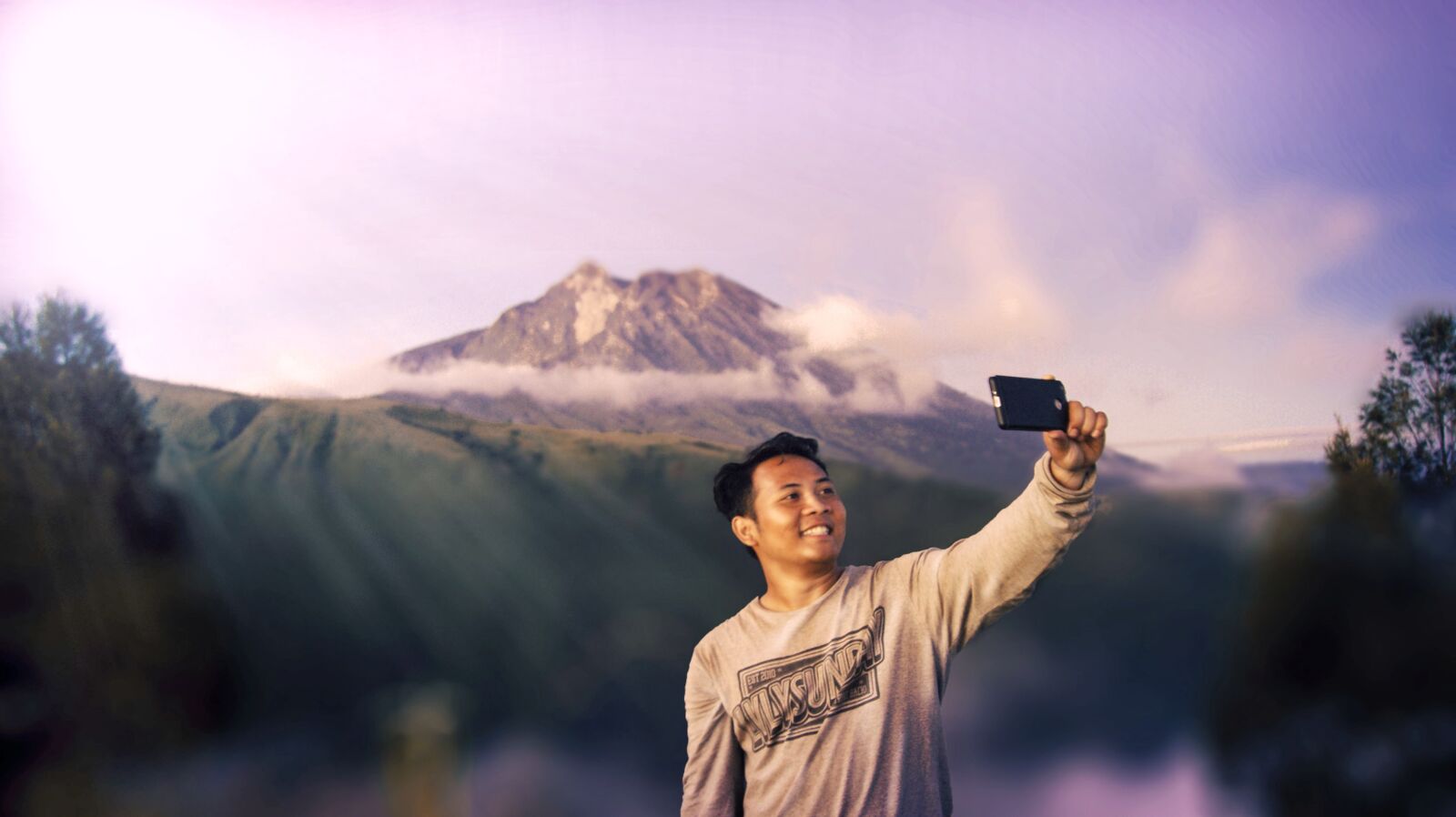 Sony Alpha DSLR-A390 sample photo. Rinjani mountain, selfie, tracking photography
