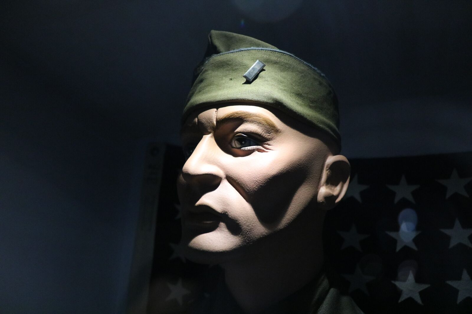 Canon EOS 750D (EOS Rebel T6i / EOS Kiss X8i) sample photo. Soldier, war, helmet photography