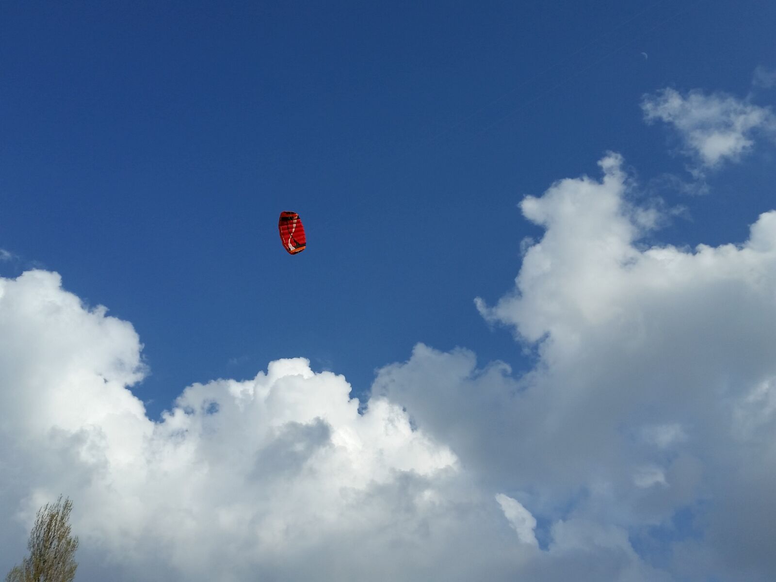 Samsung Galaxy S5 sample photo. Sky, stunt kite, towing photography