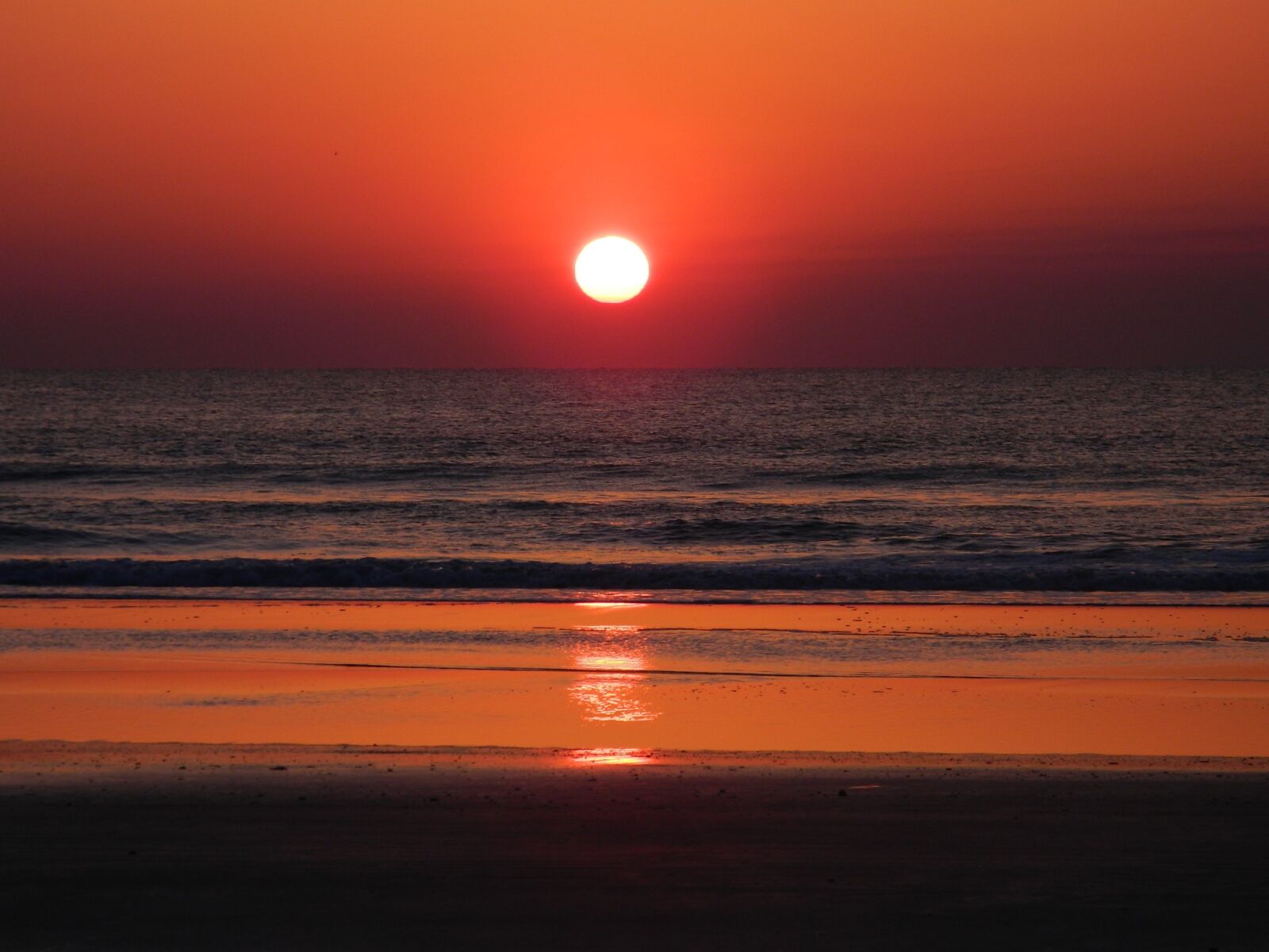 Nikon Coolpix L120 sample photo. Sunrise, beach, sky photography