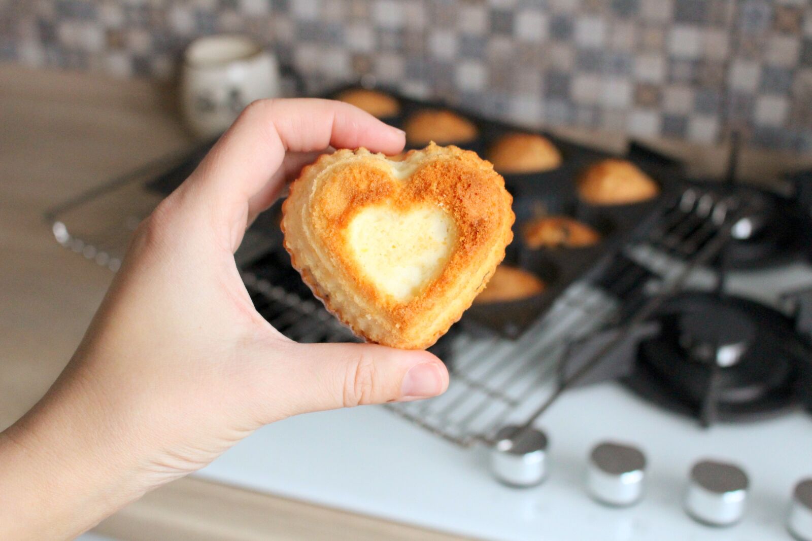 Canon EOS 100D (EOS Rebel SL1 / EOS Kiss X7) sample photo. Cake, baking, kitchen photography
