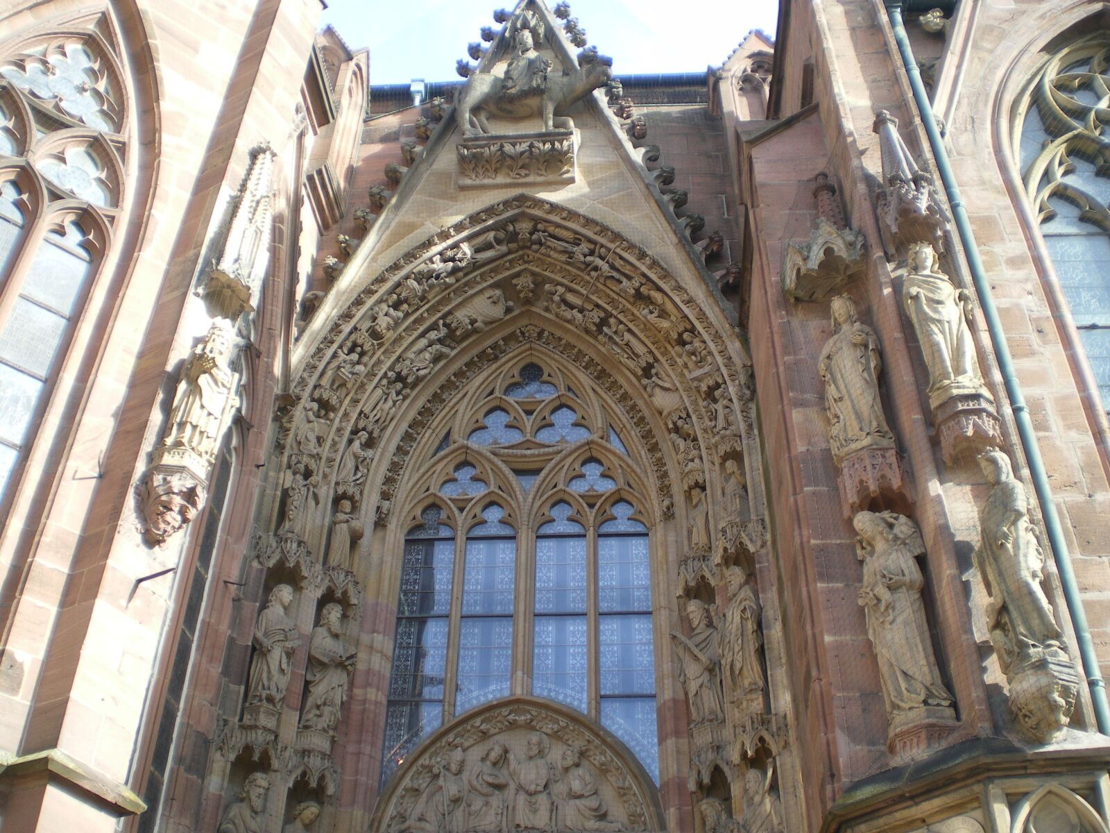 Pentax OPTIO V10 sample photo. Dom, worms, church window photography