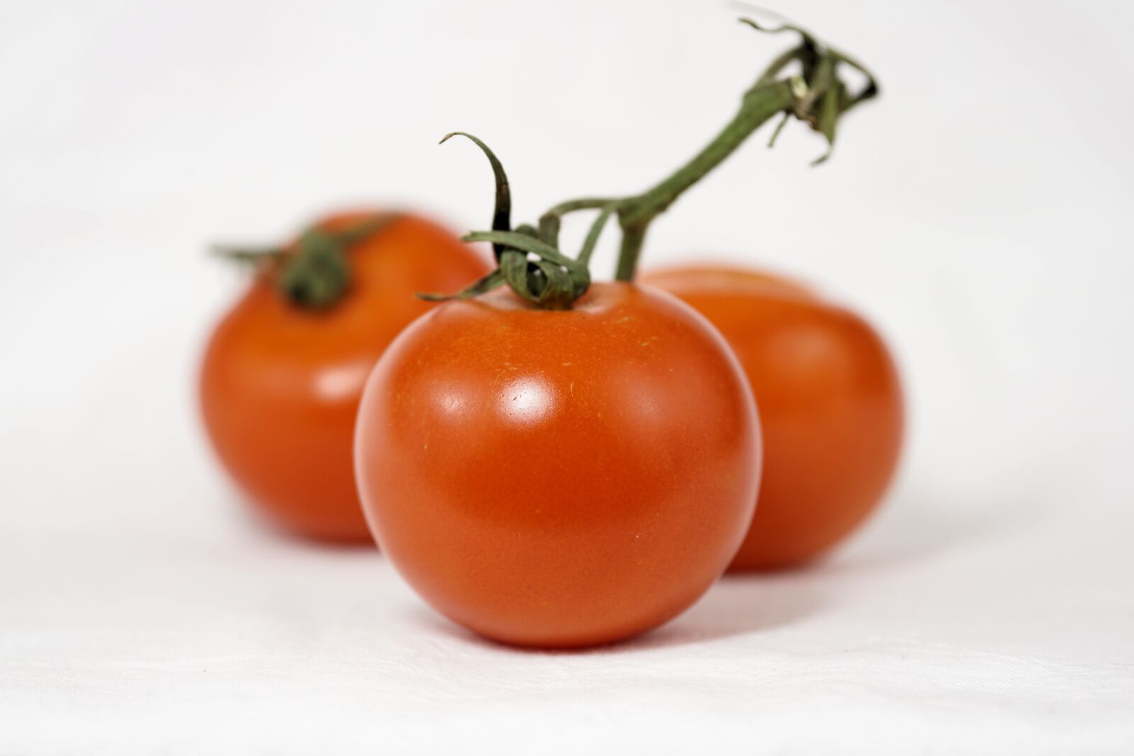 Sony a6000 + E 60mm F2.8 sample photo. Tomatoes, bush tomatoes, on photography