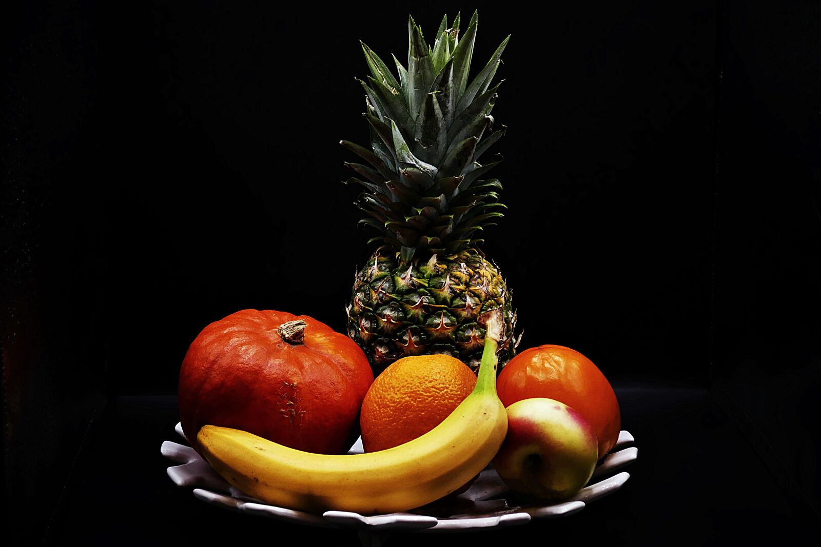 Panasonic Lumix DMC-FZ1000 sample photo. Fruit plate, pineapple, banana photography