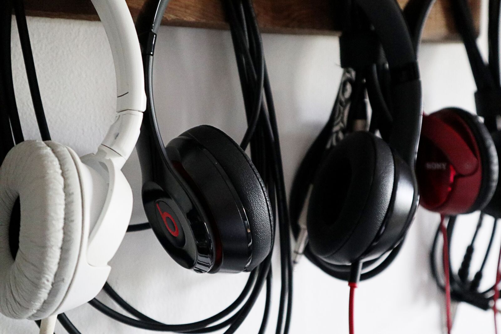 Canon EOS M100 sample photo. Music, beats, headphones photography