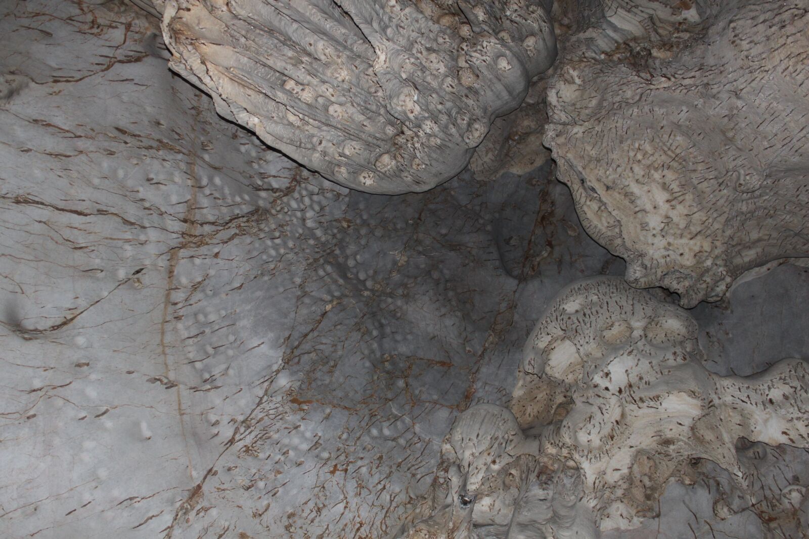 Canon EOS 500D (EOS Rebel T1i / EOS Kiss X3) sample photo. Rock, cave, geology photography
