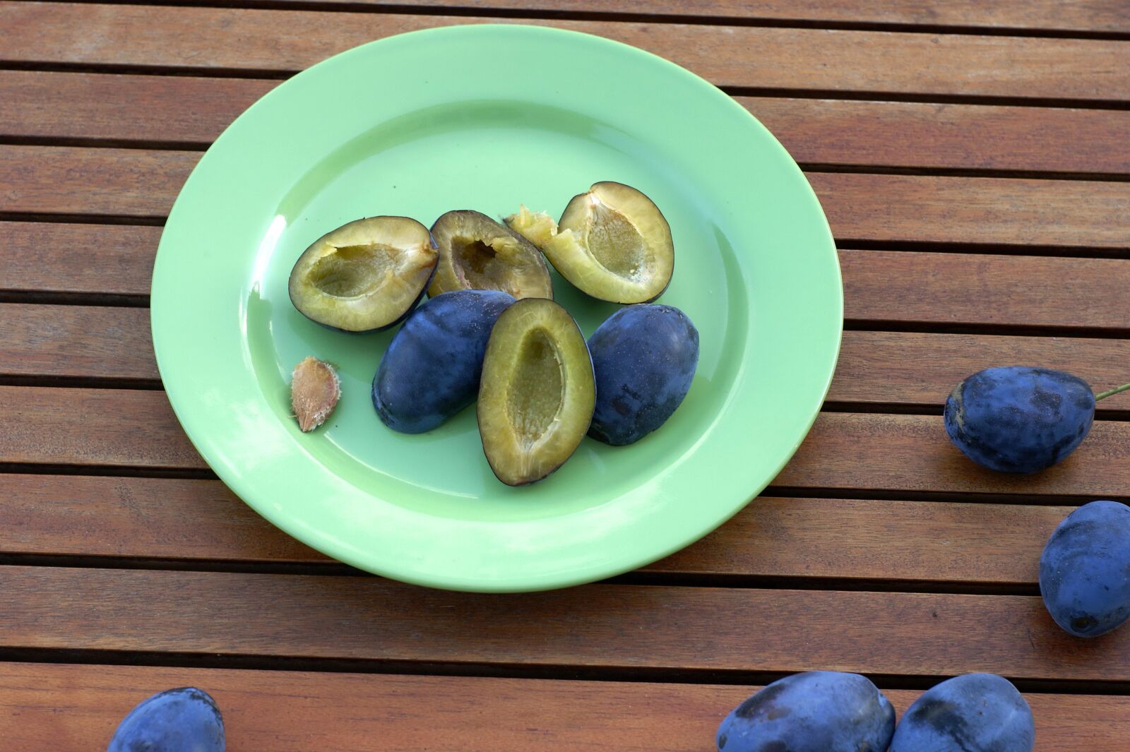 Sony Alpha DSLR-A290 sample photo. Plum, fresh, ripe fruit photography