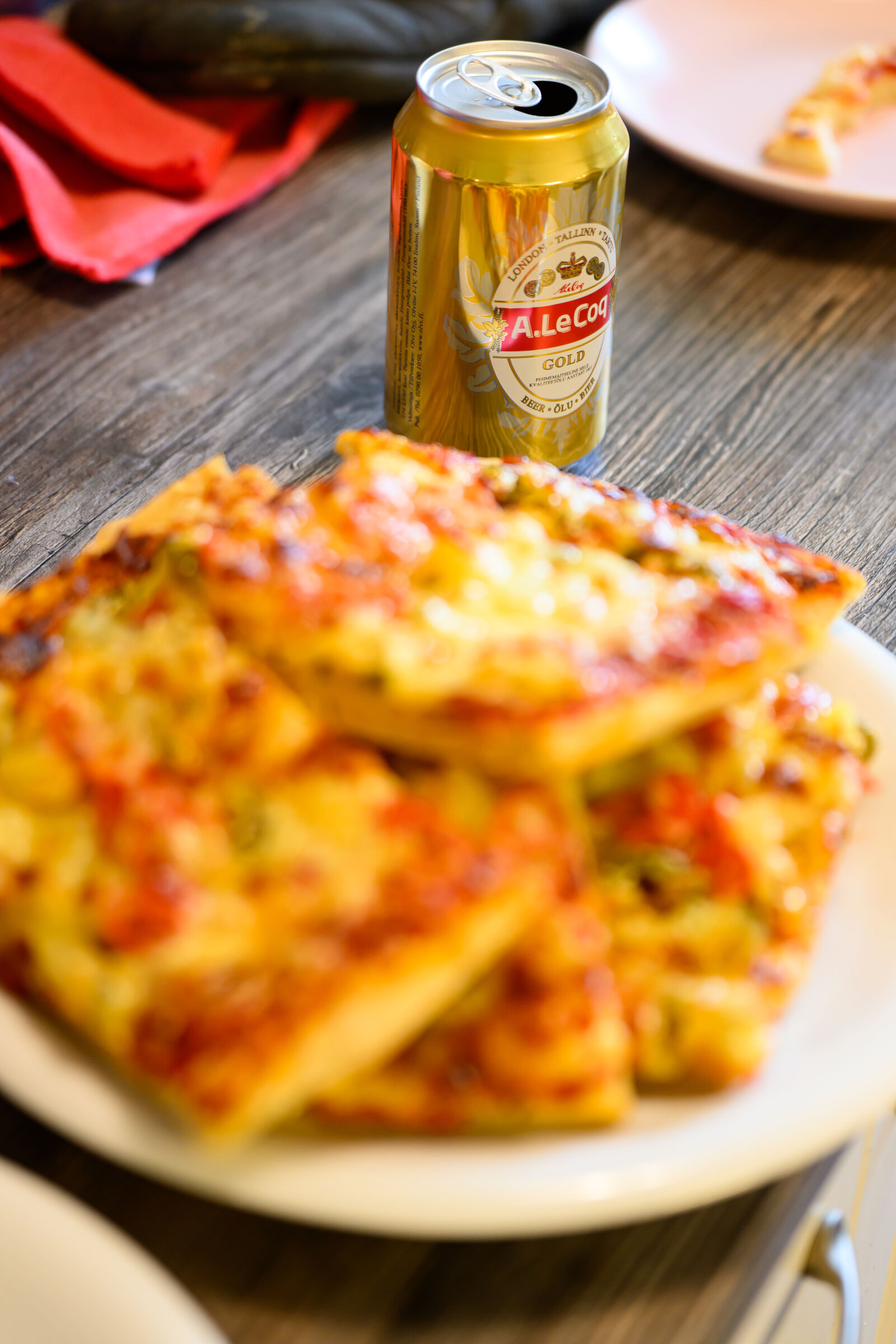Nikon Z8 sample photo. Beer and pizza photography