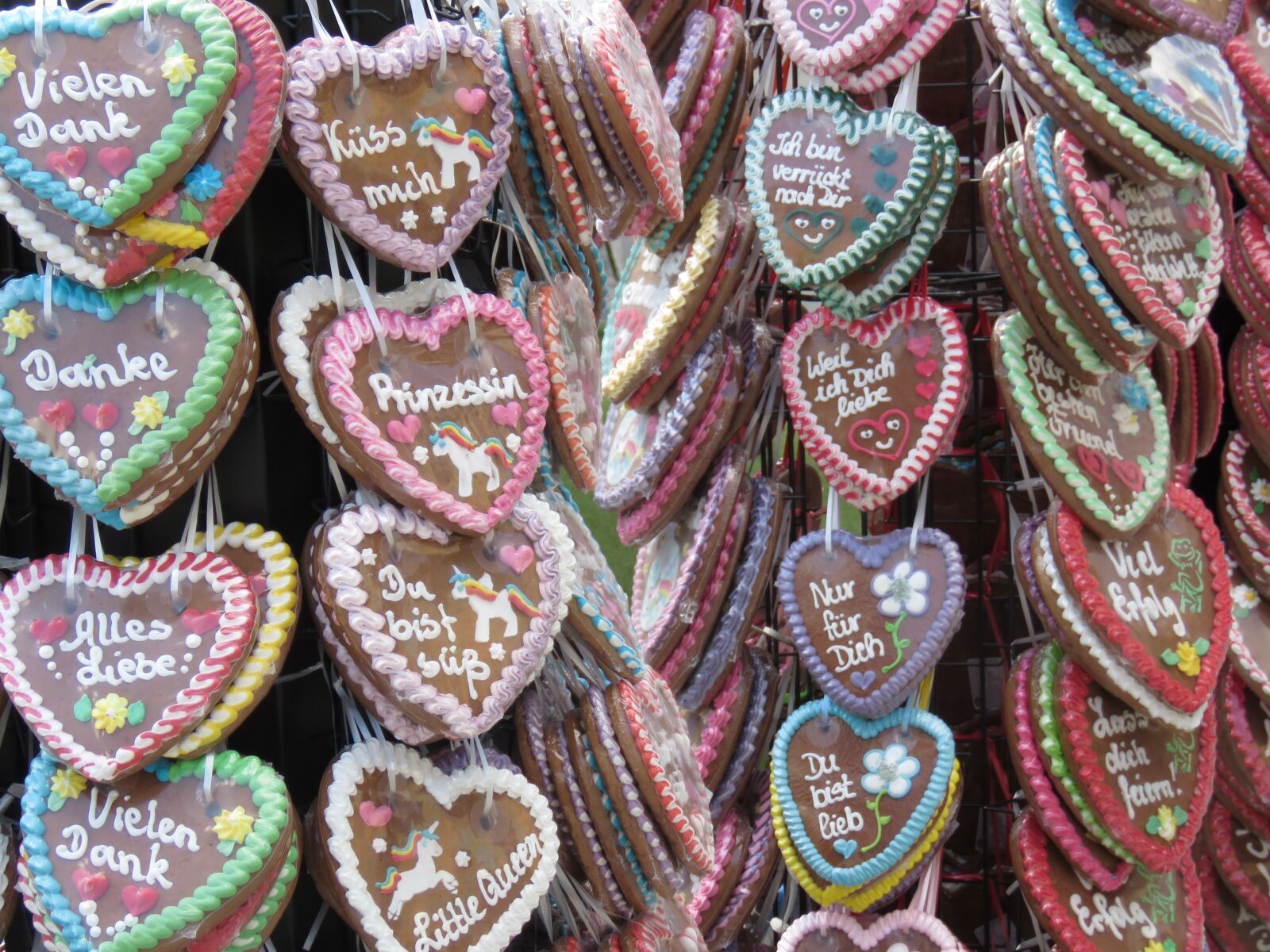 Canon PowerShot SX60 HS sample photo. Lebkuchen, hearts, oktoberfest photography