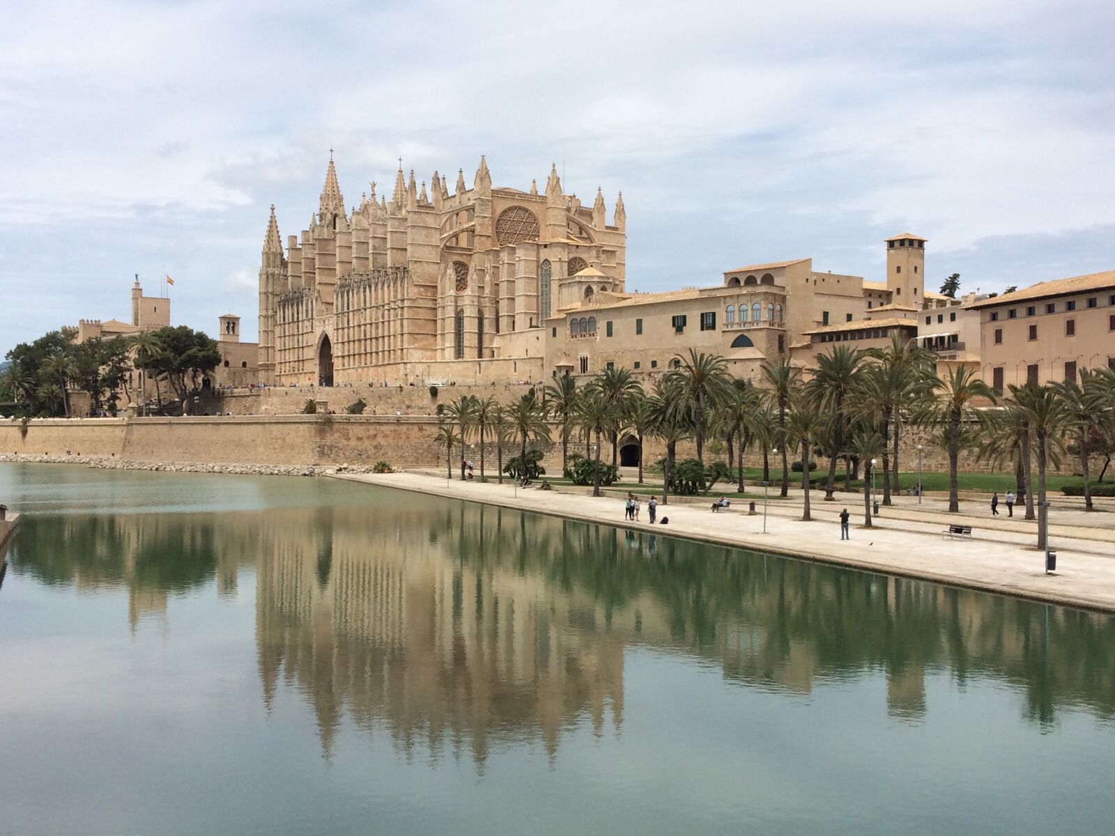 iPhone 5s back camera 4.15mm f/2.2 sample photo. Mallorca, cathedral, palma photography