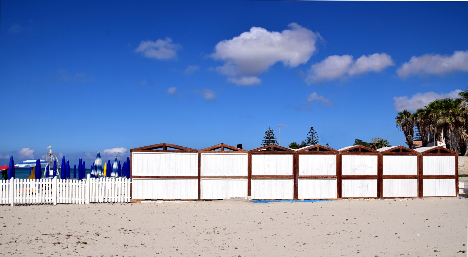 Nikon D3300 sample photo. Beach, changing room, vacations photography