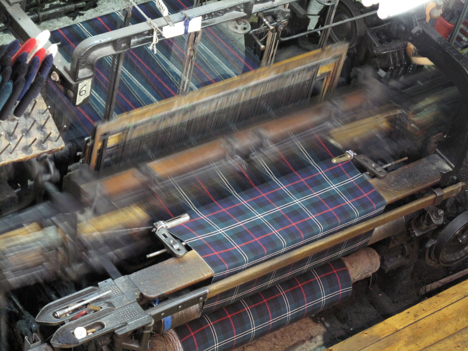Canon PowerShot G10 sample photo. Weaving, loom, scottish photography
