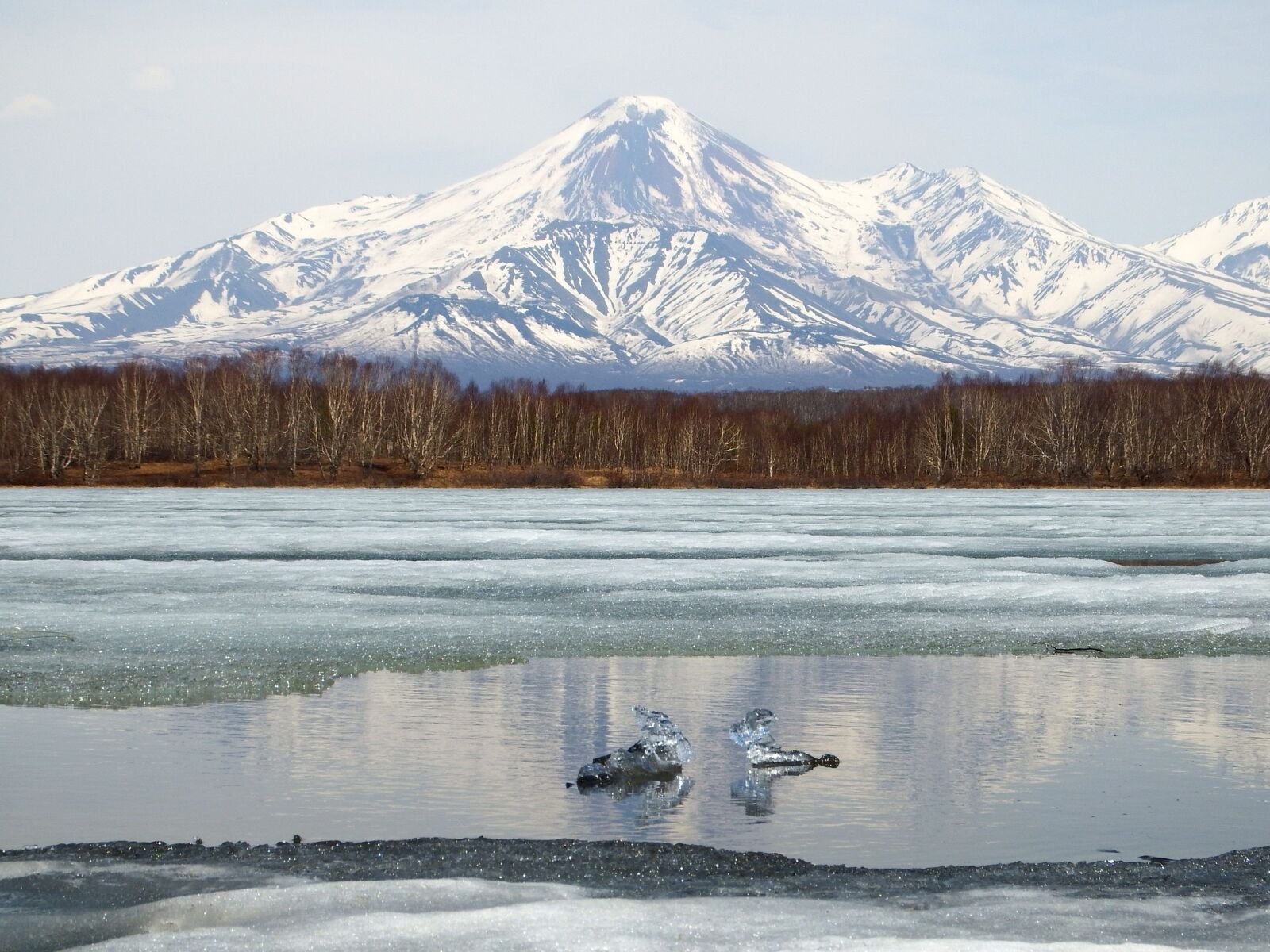 Fujifilm FinePix S1 sample photo. Volcano, lake, reflection photography