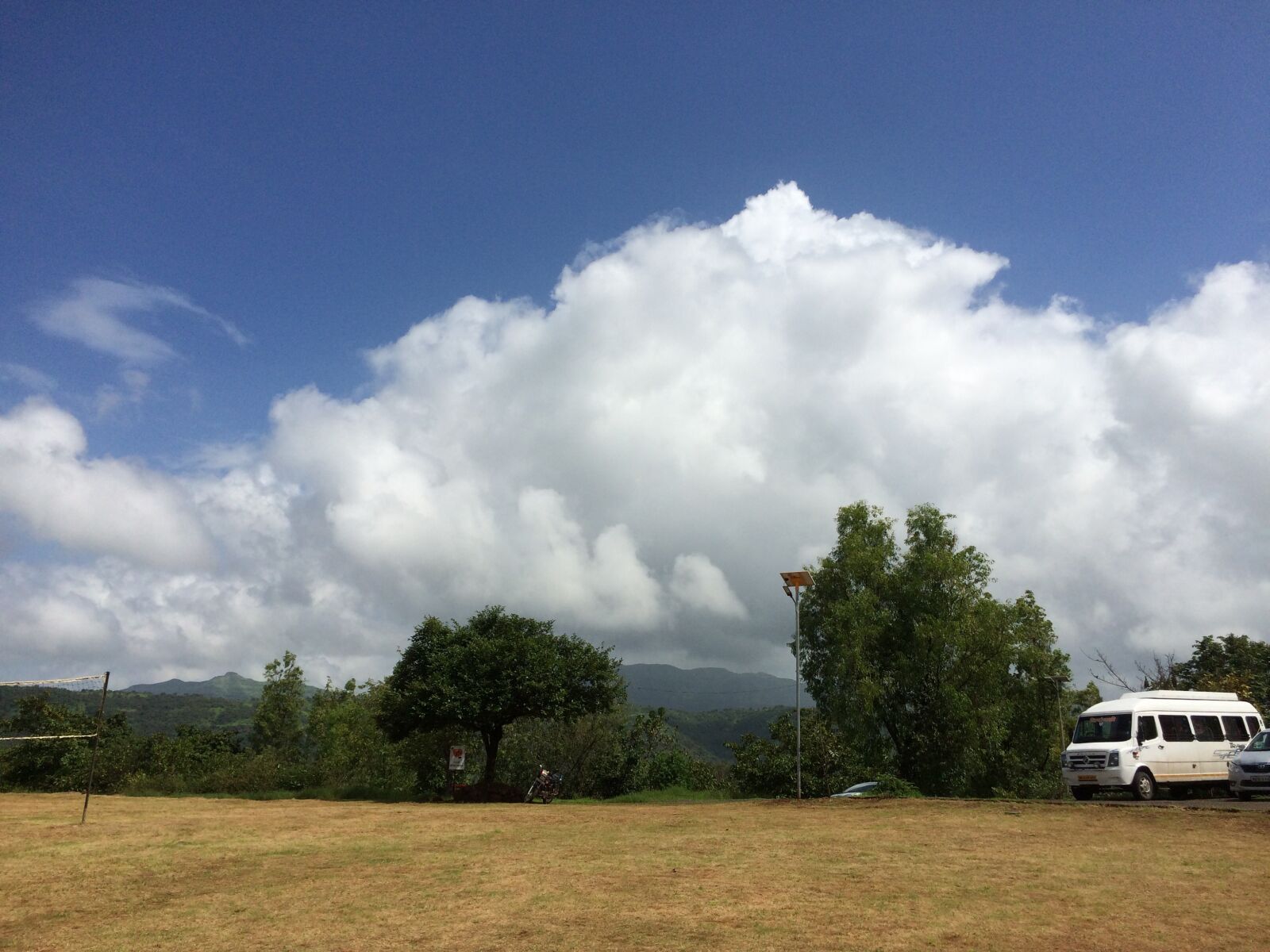 iPhone 5s back camera 4.15mm f/2.2 sample photo. Blue clouds, clear sky photography