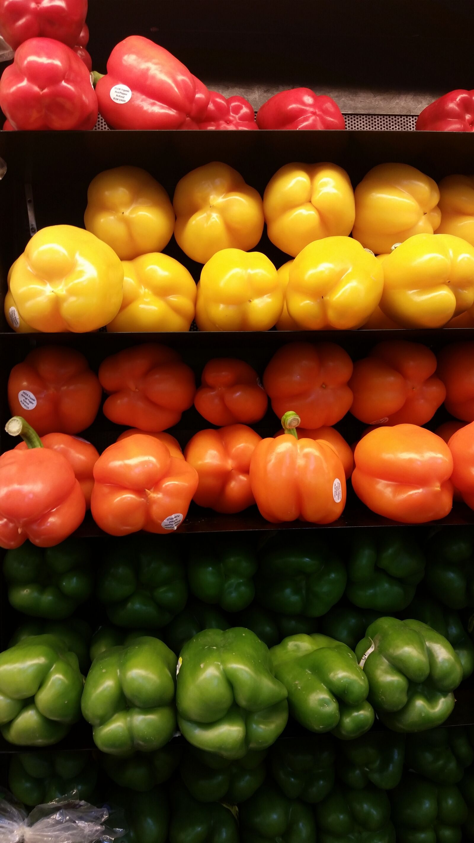 Samsung Galaxy S5 sample photo. Vegetables, peppers, store photography