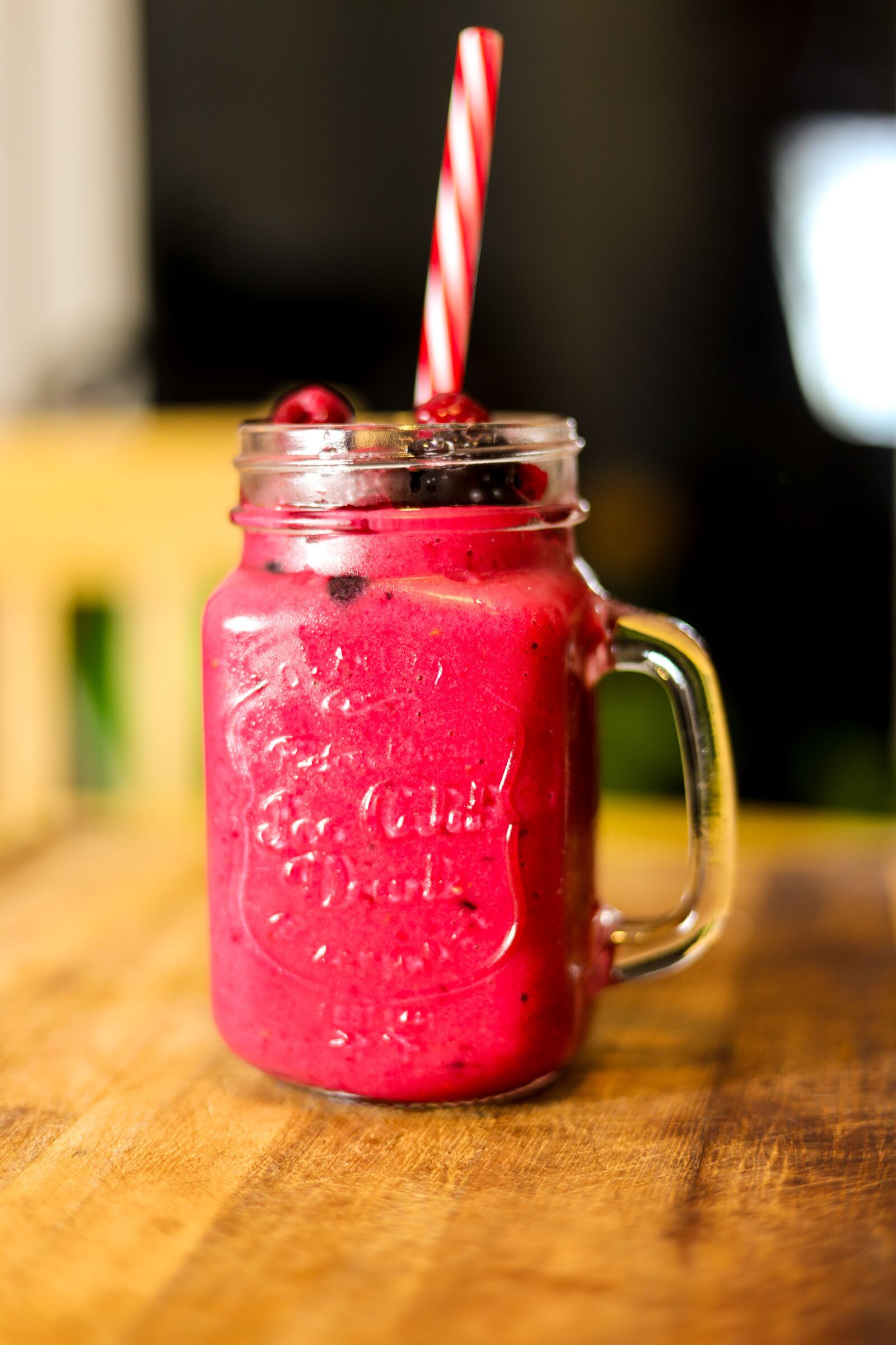 Canon EOS R + Canon EF 50mm F1.8 STM sample photo. Smoothie, fruit, raspberry photography