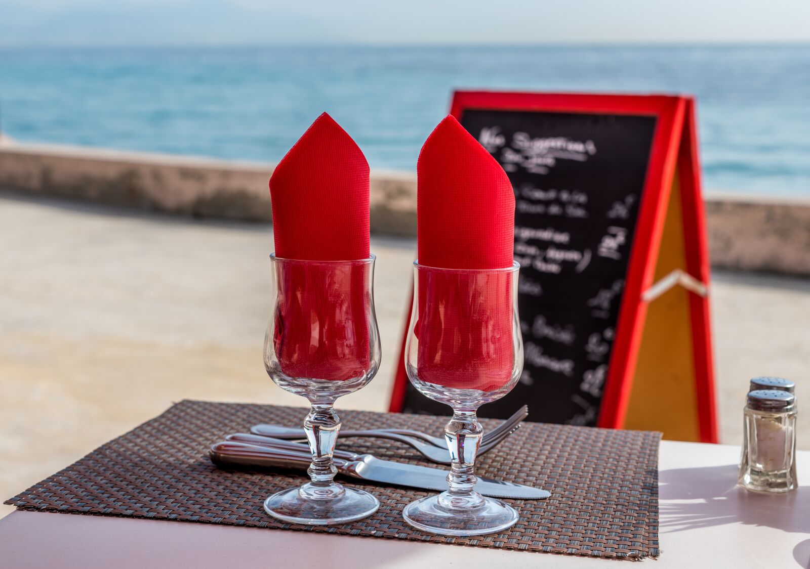 ZEISS Milvus 50mm F1.4 sample photo. Antibes, table, sea photography