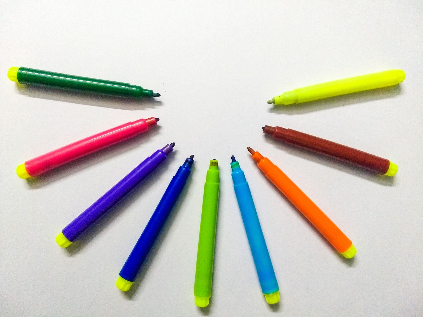 Motorola Moto G (5) Plus sample photo. Color pens, pens, school photography