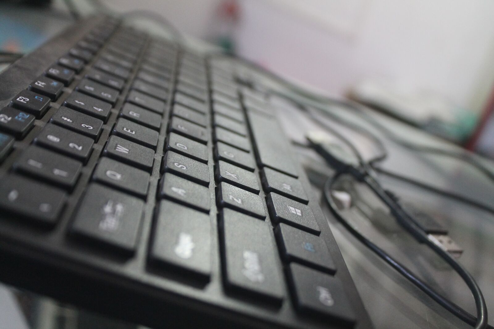 Canon EF-S 18-55mm F3.5-5.6 IS sample photo. Keyboard, computer accessories, technology photography