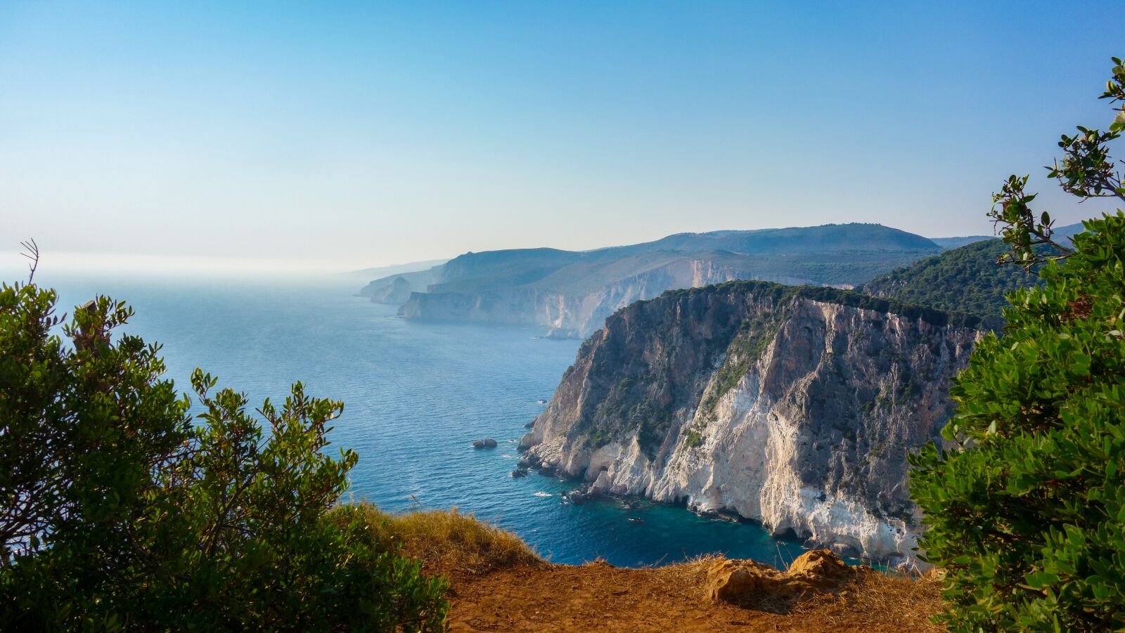 Sony Cyber-shot DSC-RX100 sample photo. Cliff, sea, rock photography