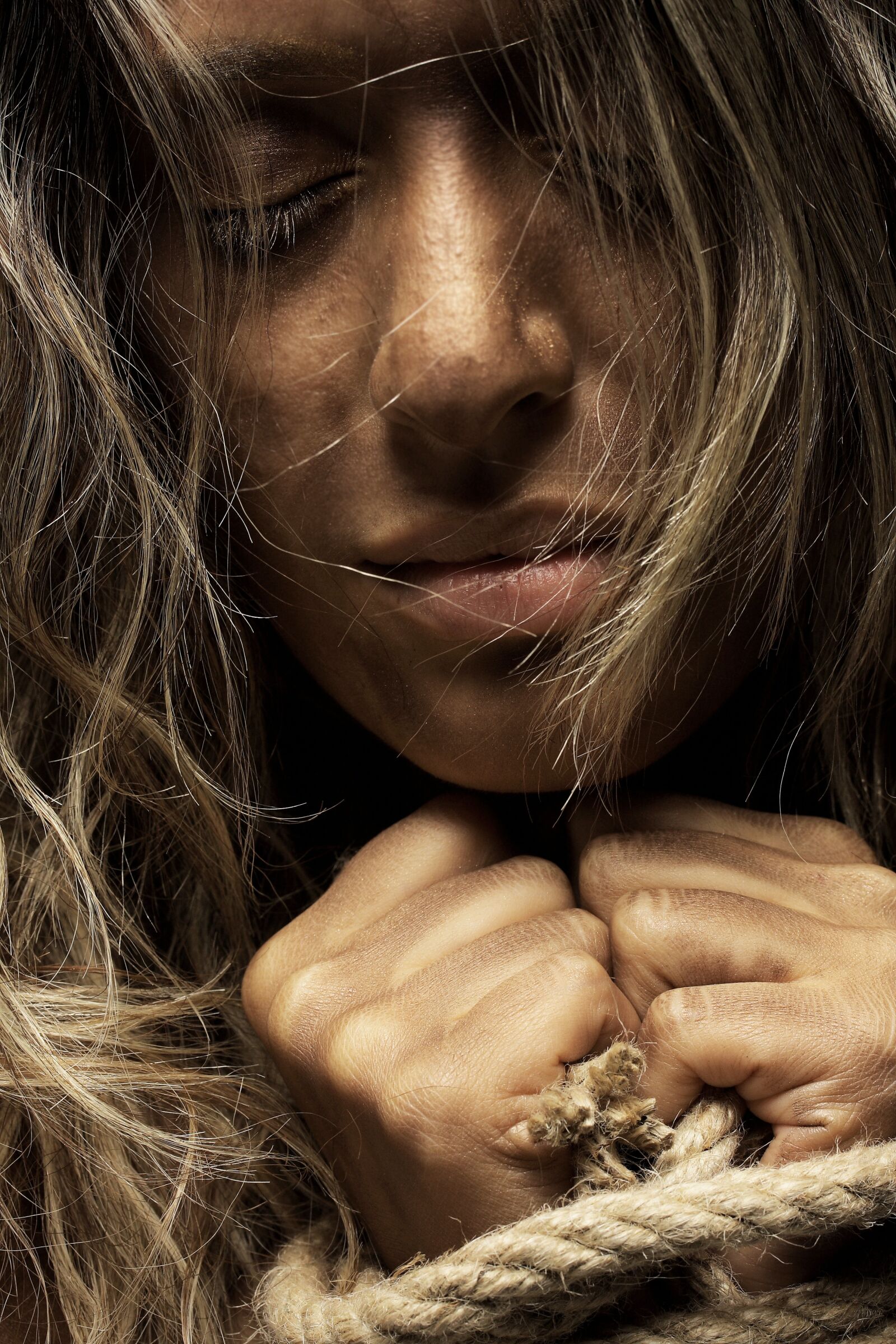 Canon EOS 40D sample photo. Hands, rope, beauty model photography