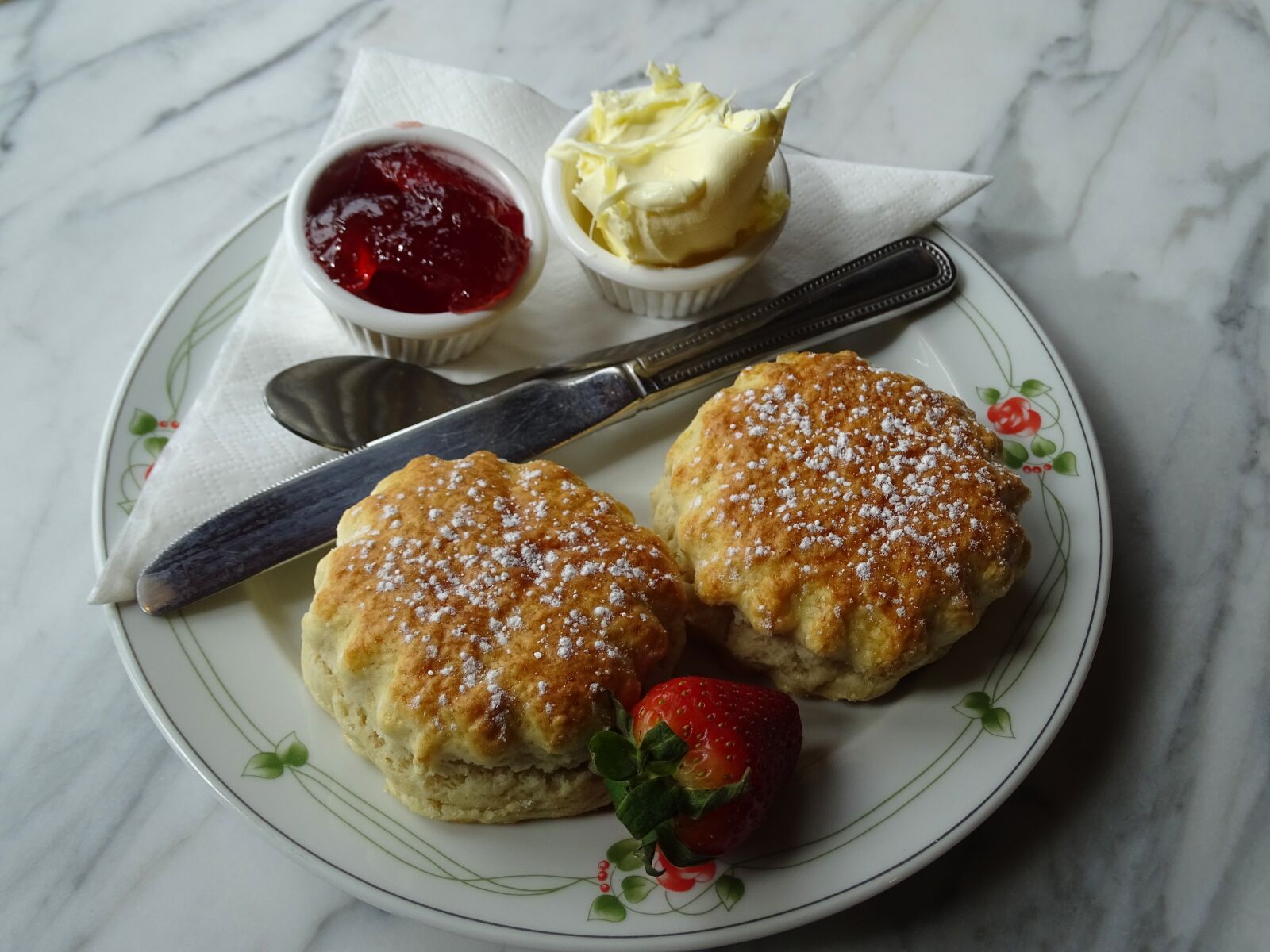 Sony Cyber-shot DSC-HX400V sample photo. Cream tea, scones, scone photography