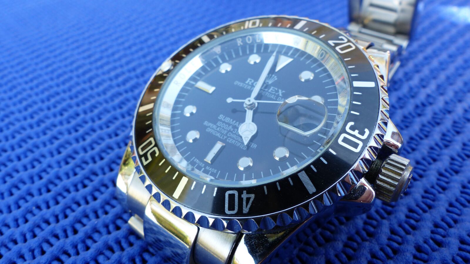 Panasonic Lumix DMC-FZ200 sample photo. Clock, wrist watch, company photography