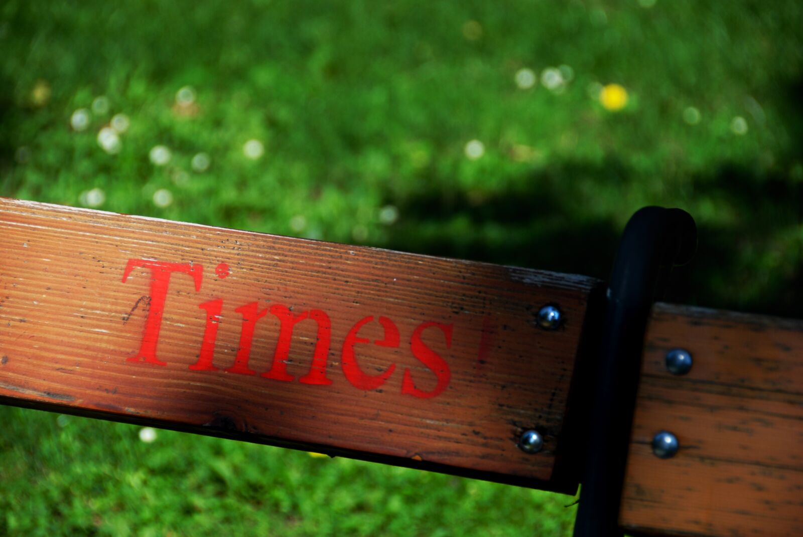 Nikon D80 sample photo. Bank, font, time photography