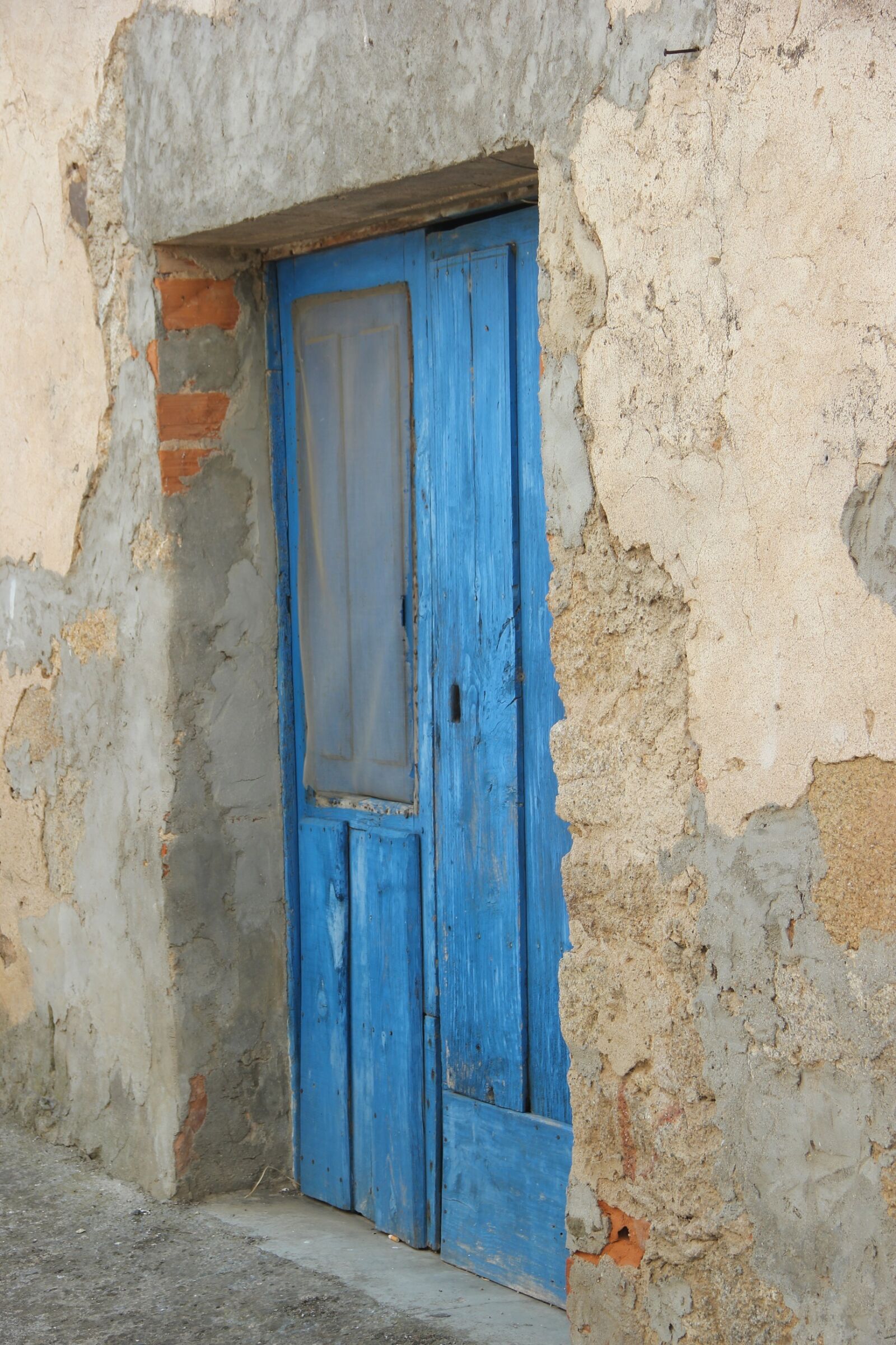Canon EOS 550D (EOS Rebel T2i / EOS Kiss X4) sample photo. Door, village, spain photography