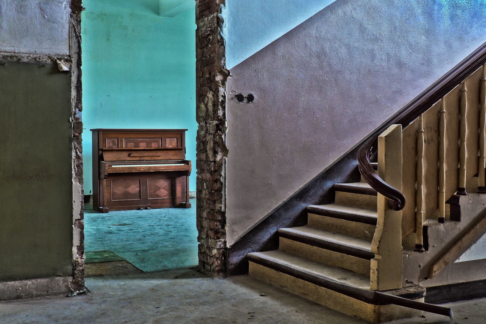 Olympus OM-D E-M10 sample photo. Lost places, piano, building photography