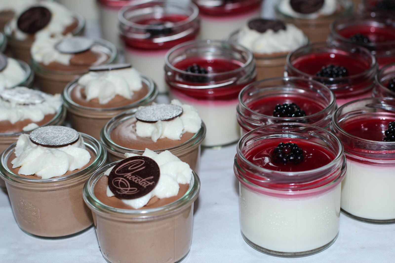 Canon EOS 600D (Rebel EOS T3i / EOS Kiss X5) + Canon EF 50mm F1.4 USM sample photo. Dessert, sweet food, sweet photography