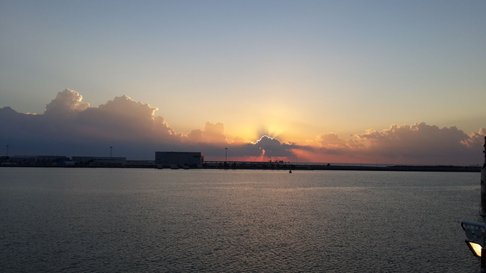 Samsung Galaxy S4 sample photo. Cloud, sea, ships, sun photography