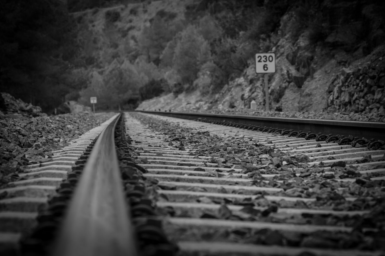 Canon EF 70-300mm F4-5.6 IS USM sample photo. Railway line, railway, train photography