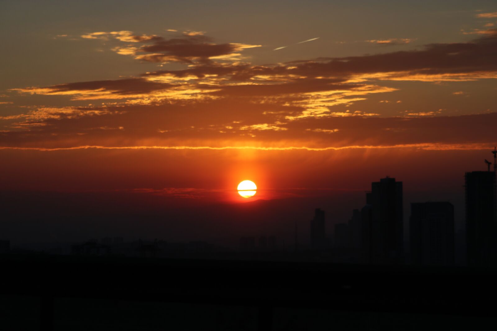 Canon EOS 750D (EOS Rebel T6i / EOS Kiss X8i) sample photo. Sunset, red photography