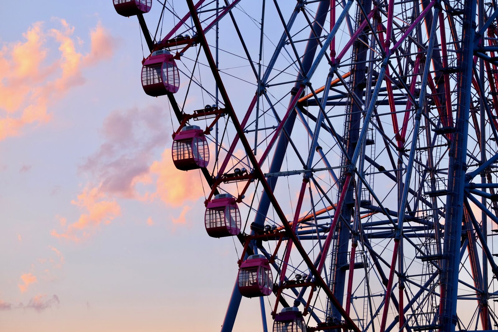 Fujifilm XF 55-200mm F3.5-4.8 R LM OIS sample photo. Ferris wheel, park, sunset photography