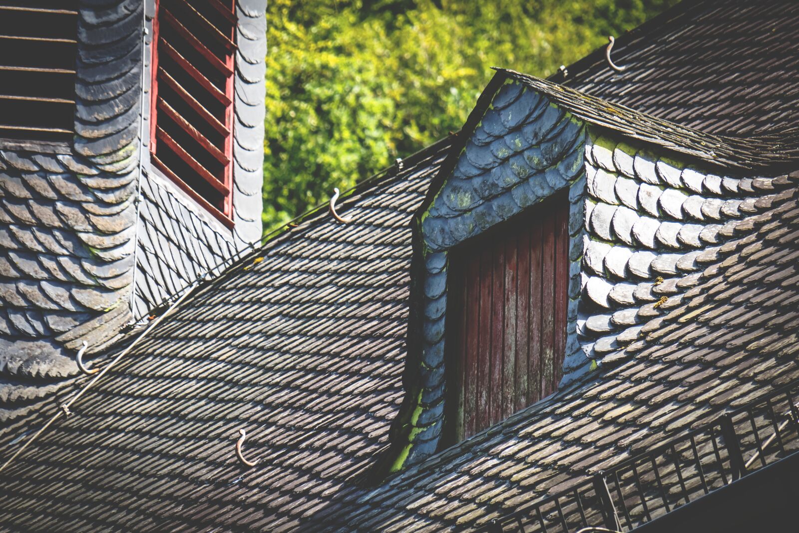 Canon PowerShot G3 X sample photo. Roof windows, window, roof photography
